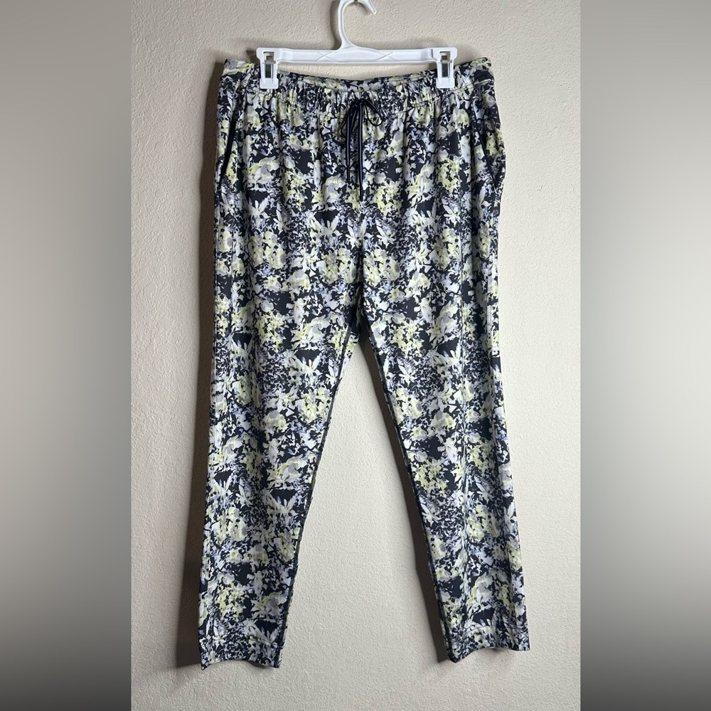 Lululemon Jet Crop Luxtreme (Slim) Crosscourt Petal Black Clarity Yellow size 10